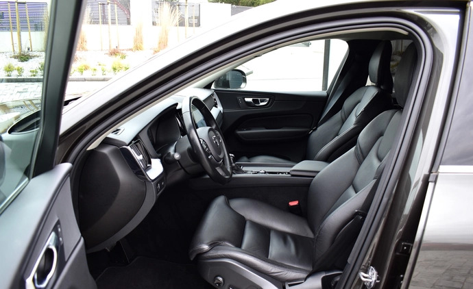 Volvo XC 60 cena 117900 przebieg: 142000, rok produkcji 2020 z Kielce małe 254
